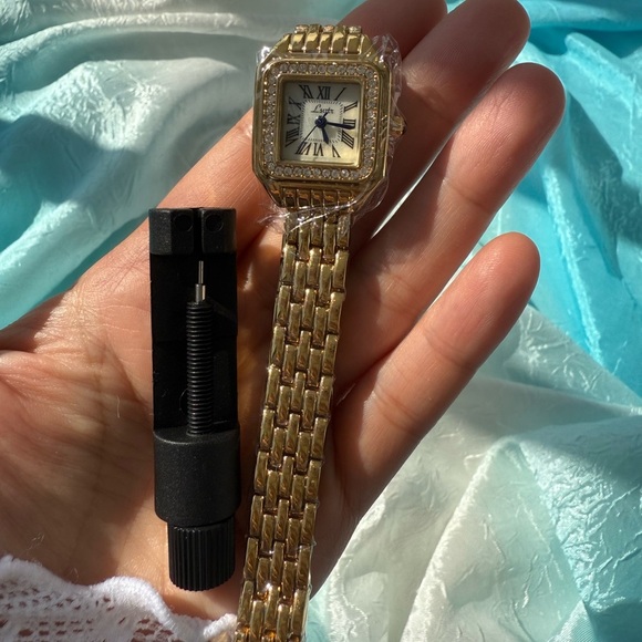 Panthere Classic Rectangle Gold Crystal Watch main image 4